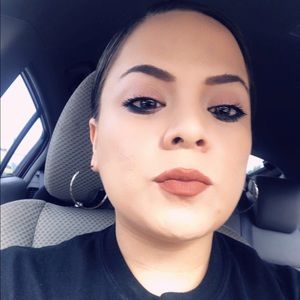 Meet your Posher, Claudia